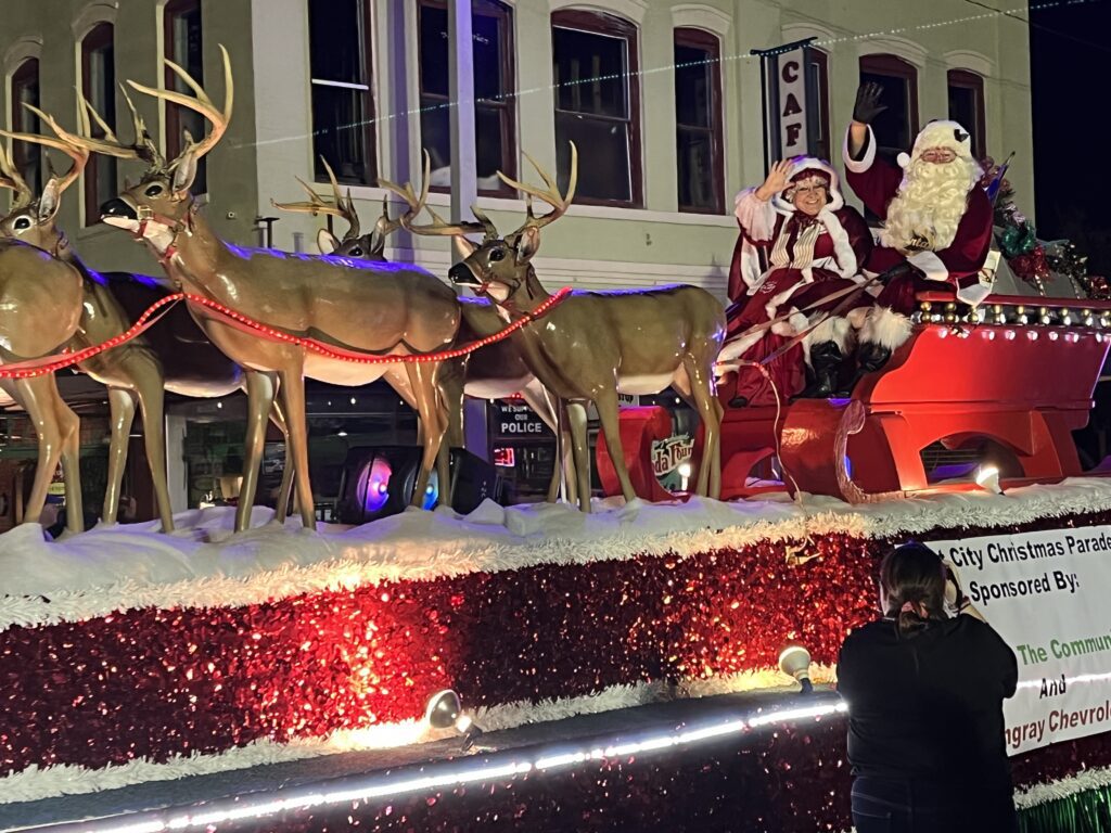 Christmas parade brings out the masses Plant City Observer